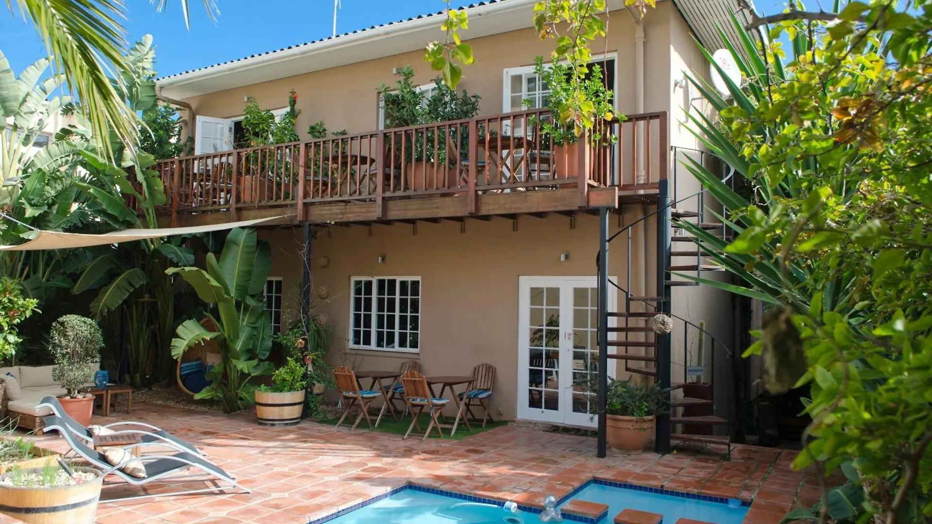 Guest house Villa Costa Rose - No Loadshedding Cape Town