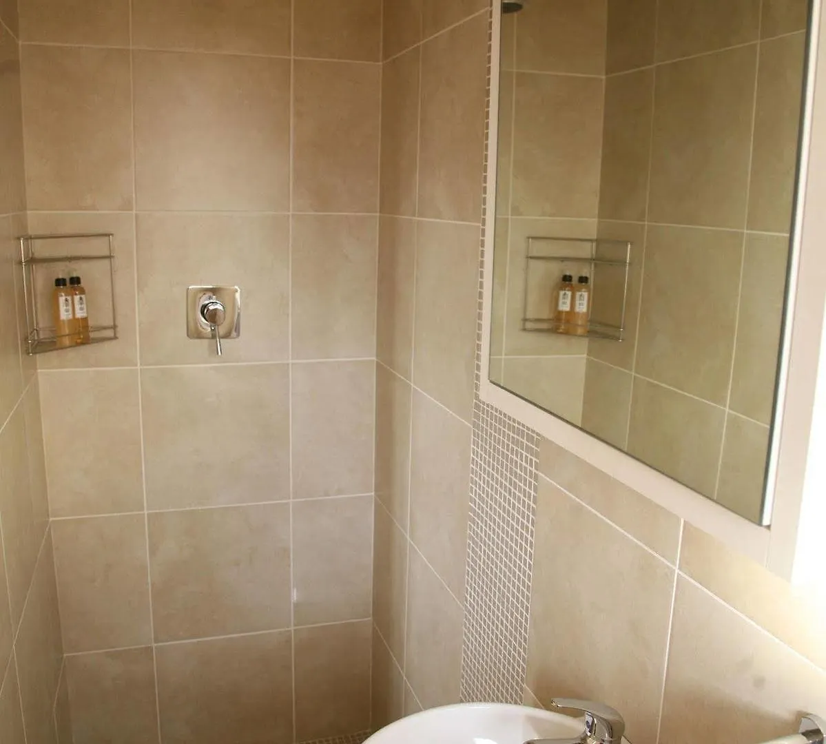 Villa Costa Rose - No Loadshedding Cape Town Guest house
